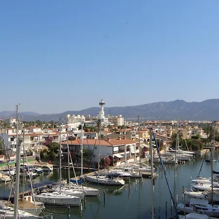 Leon Inmo Casa Roma - 12724 Hébergement de vacances Empuriabrava